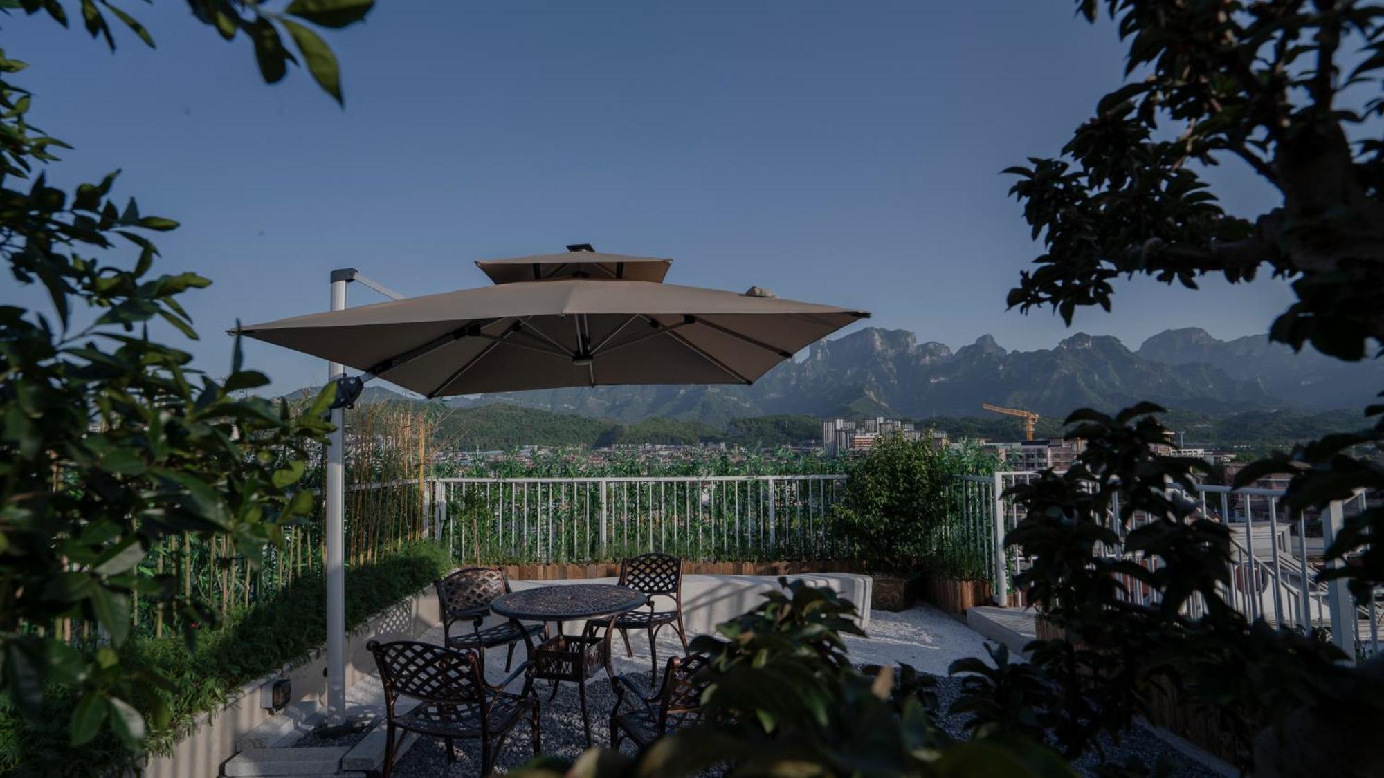 Patio Spring Holiday Inn -- Free Round Trip Pick-Up Service --Panoramic View Of Tianmen Mount Zhangjiajie Εξωτερικό φωτογραφία