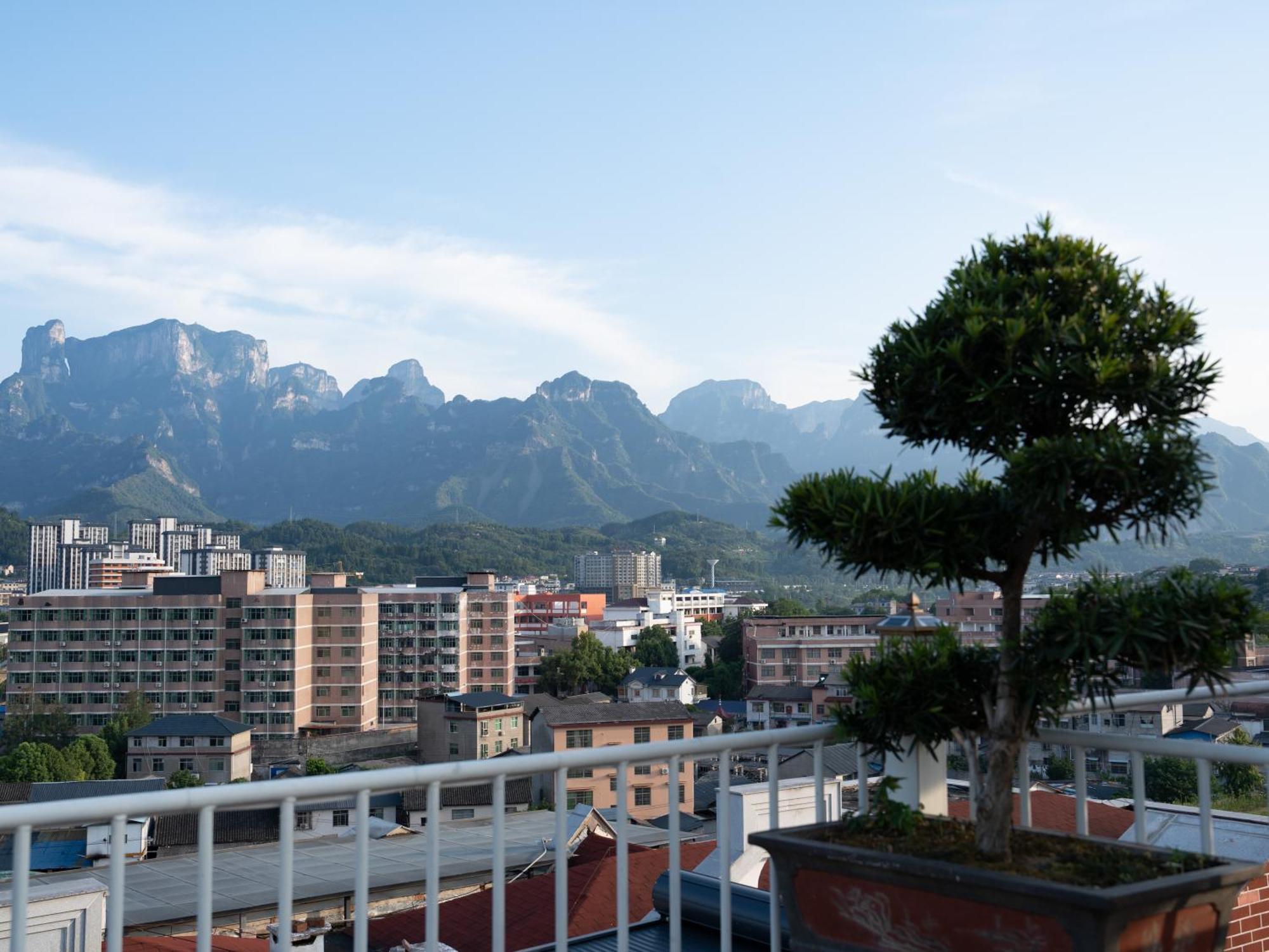 Patio Spring Holiday Inn -- Free Round Trip Pick-Up Service --Panoramic View Of Tianmen Mount Zhangjiajie Εξωτερικό φωτογραφία