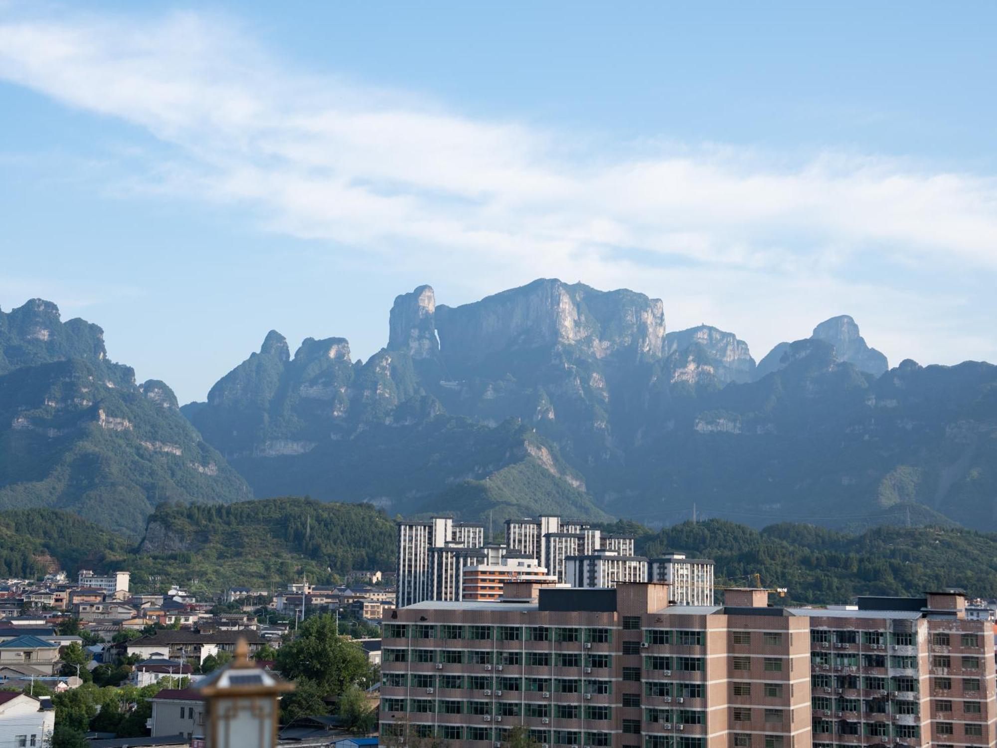 Patio Spring Holiday Inn -- Free Round Trip Pick-Up Service --Panoramic View Of Tianmen Mount Zhangjiajie Εξωτερικό φωτογραφία